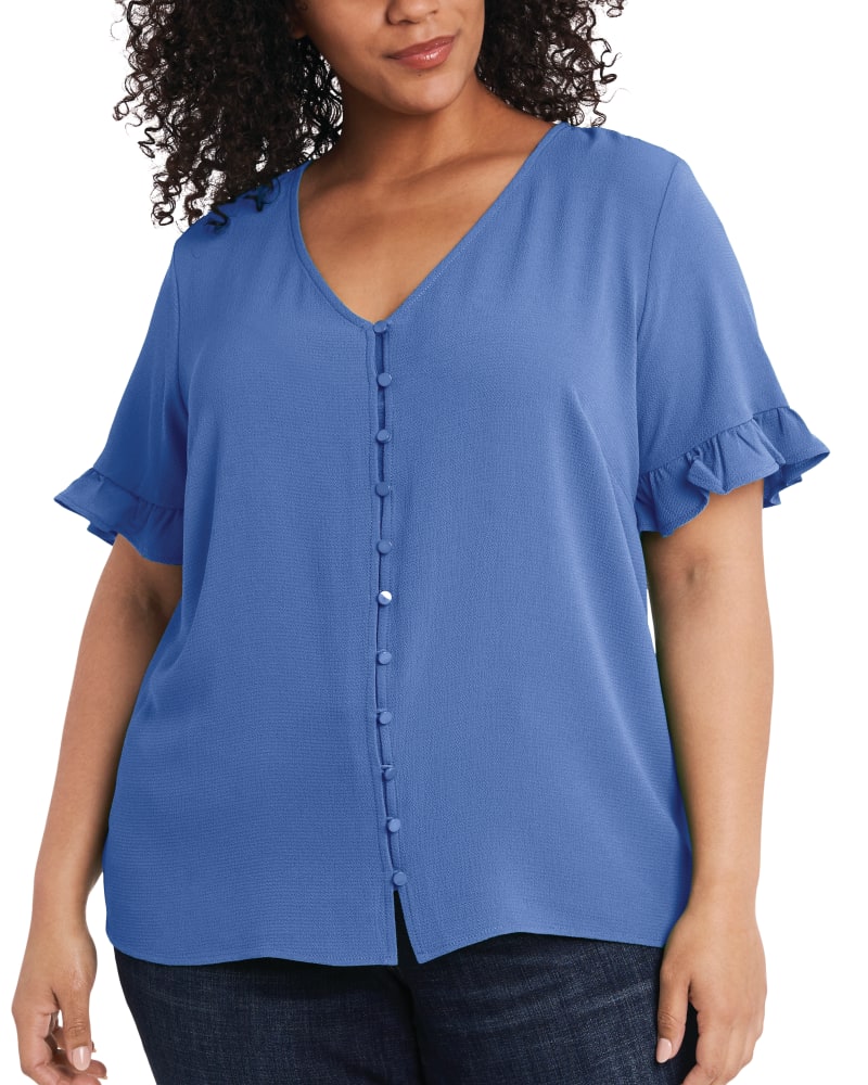 Front of a model wearing a size 1X Sara Button Front Top in BLUE JAY by CeCe. | dia_product_style_image_id:263484